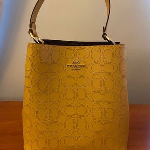 COACH HANDBAG